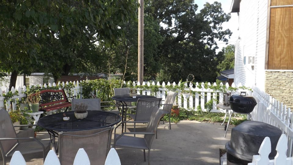 Twin Lakes Inn Motel in Lakeview
