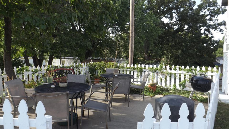 Twin Lakes Inn Motel in Lakeview