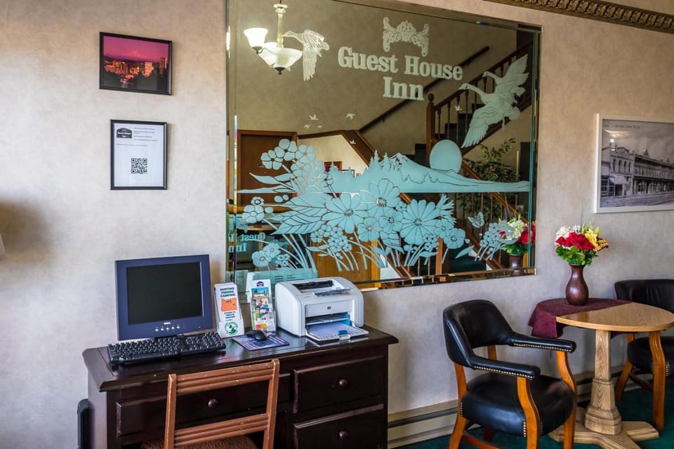 Guest House Inn Motel in Junction City