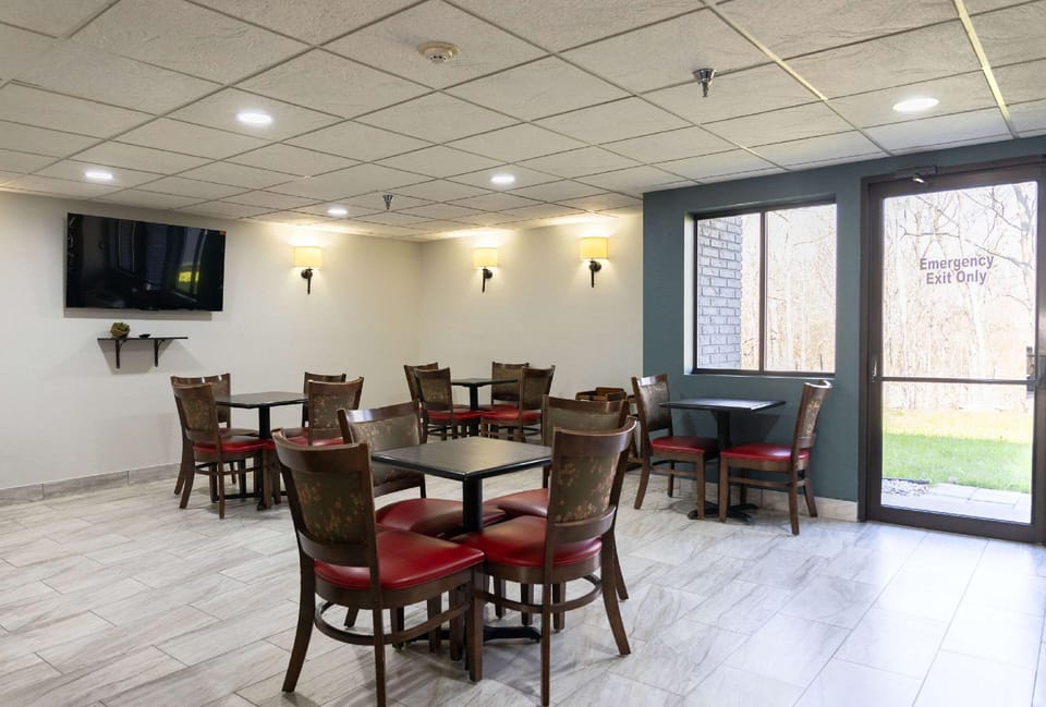 Quality Inn Carrollton Hotel in Indiana