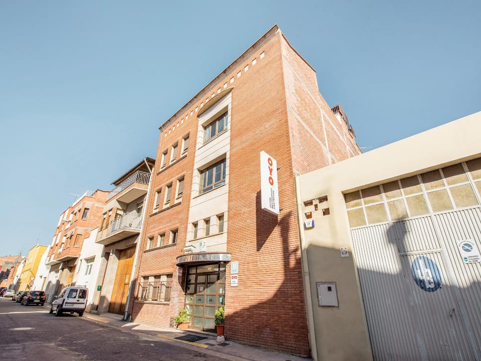 OYO Can Peixan Hotel in Segrià