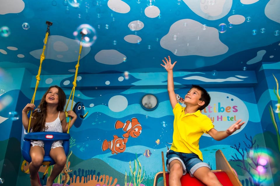 Family Hotel Antibes -50m dal mare - Hotel in Riccione