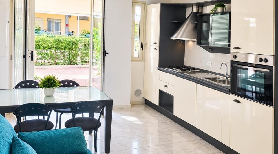 Family Hotel Antibes -50m dal mare - Hotel in Riccione