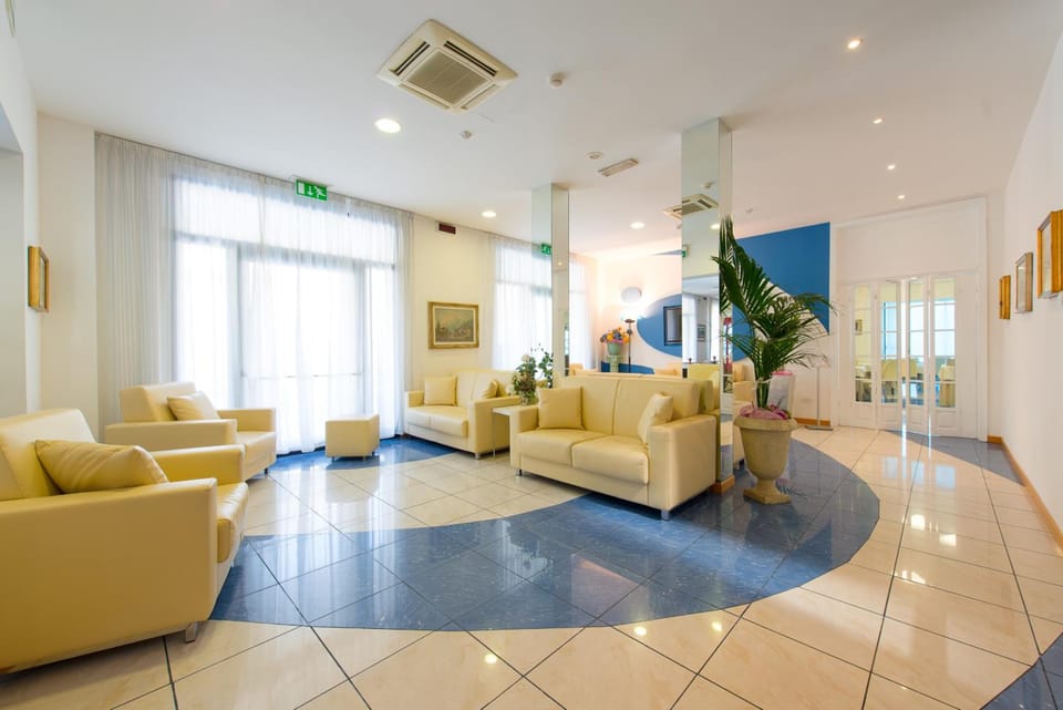 Shared lounge/TV area