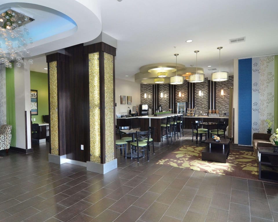 Quality Inn & Suites Kenedy - Karnes City Hotel in Kenedy