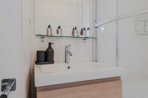 Quiet apartment -1BR/4P - Neuilly-sur-Seine Hotel in Paris