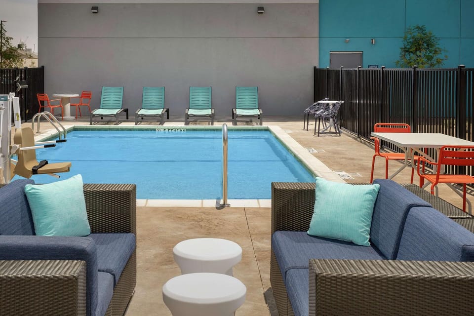 Swimming pool