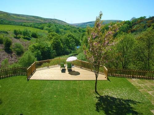 Barn Cottage - Farm Park Stay with Hot Tub Lodge in Wales