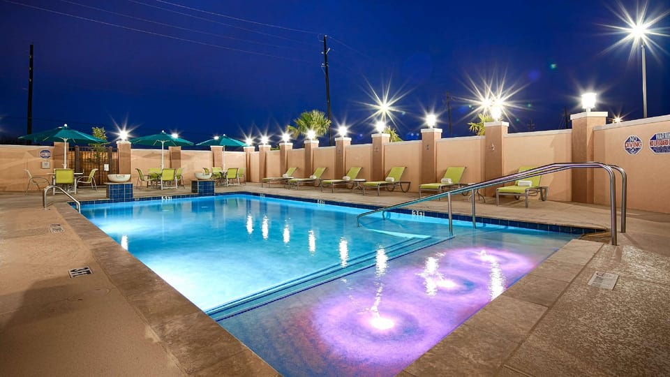 Best Western Premier Ashton Suites-Willowbrook Hotel in Harris County