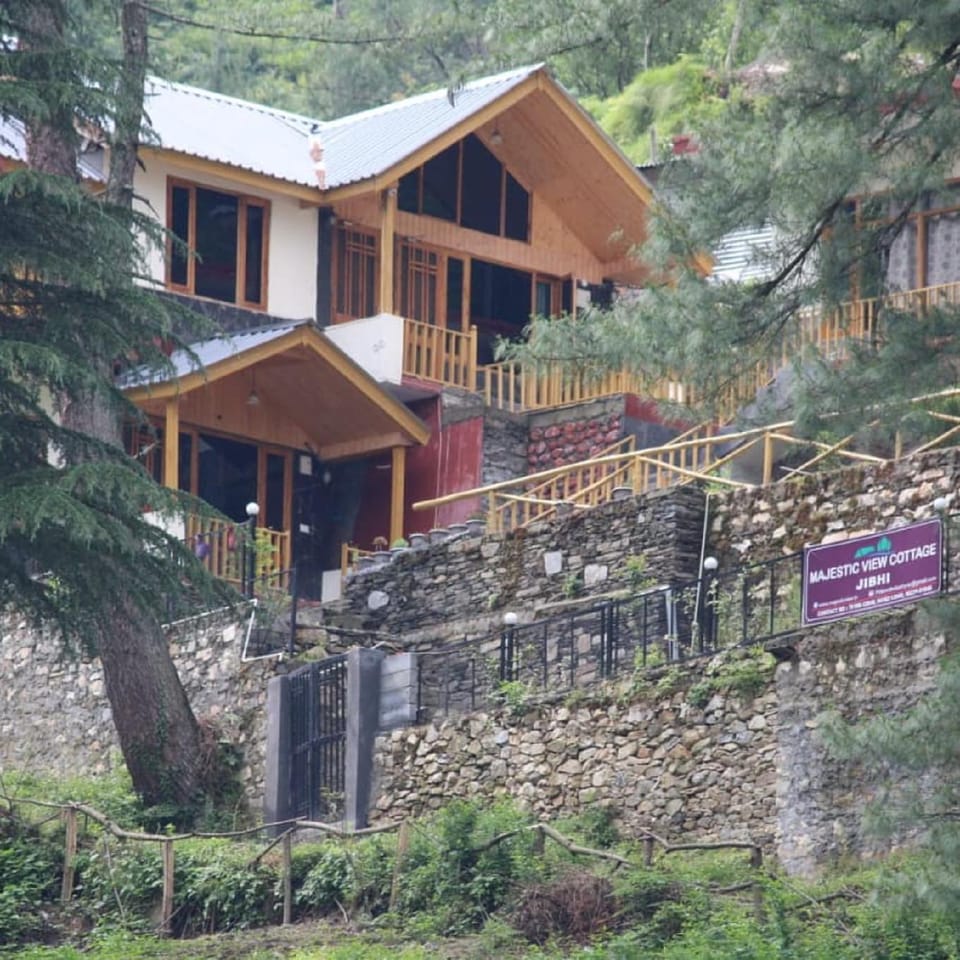 Majestic View Cottages Hotel in Himachal Pradesh
