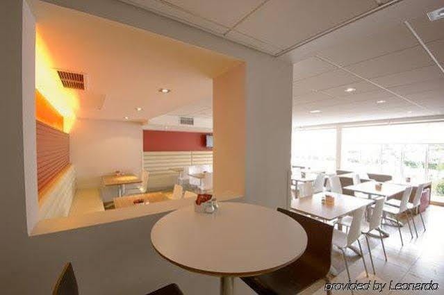 Travelodge Glasgow Braehead Hotel in Paisley