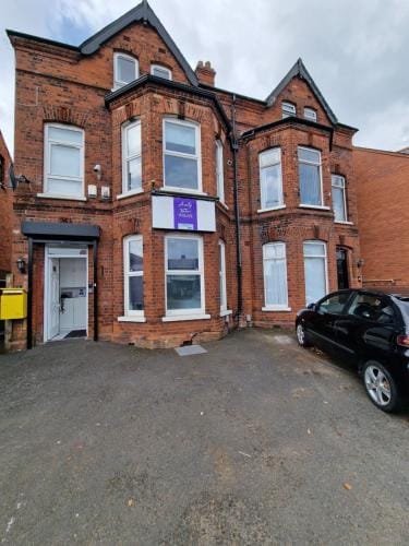 Aunty Katie's Budget Rooms, 2 miles from City Centre, Free Continental Breakfast Hotel in Belfast