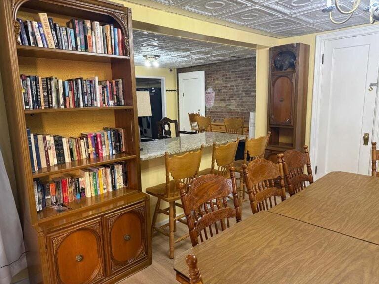 Buffalo Guesthouse Hotel in Buffalo