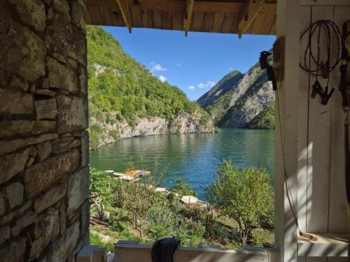 Norral shelter 1 Hotel in Montenegro