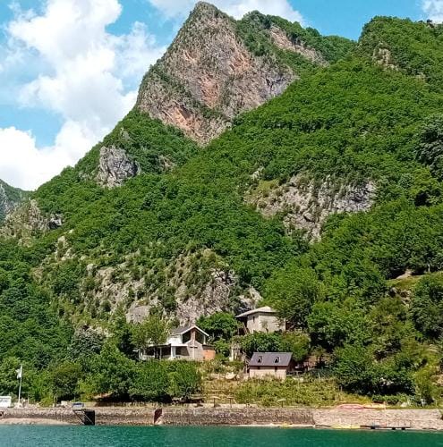 Norral shelter 1 Hotel in Montenegro