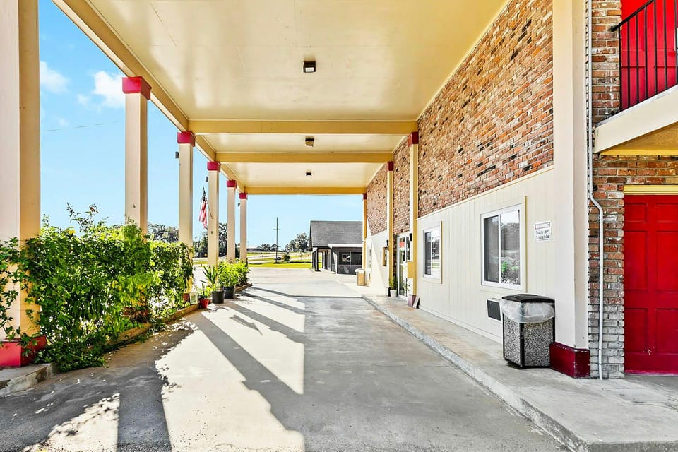 Jeffersonian Motor Inn by Townhouse, Prentiss MS Hotel in Mississippi