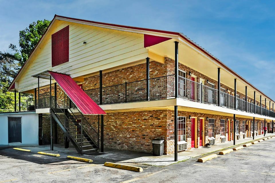 Jeffersonian Motor Inn by Townhouse, Prentiss MS Hotel in Mississippi