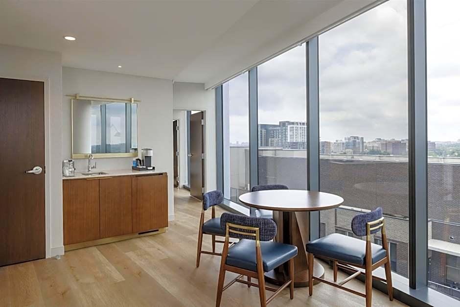 Holiday Inn Rosslyn at Key Bridge Hotel in Arlington