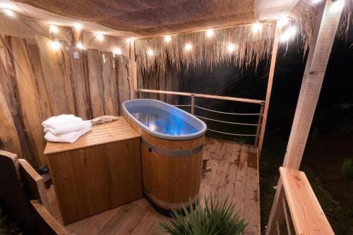 Sous les etoiles - Nuit insolite - Romantique & Spa Lodge in Auvergne-Rhône-Alpes