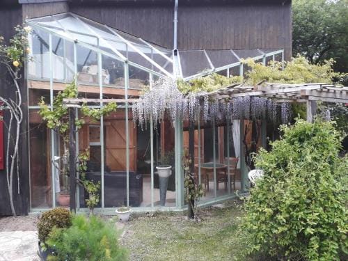 "Chambres d'Hotes" Bord de Rance Au Rez-de-Jardin de la "Villa Cyrano" Hotel in St-Malo