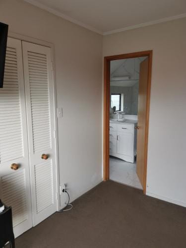Master Bed with Seaview Hotel in Auckland