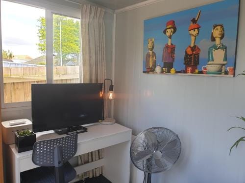 C4 Save money budget affordable cabin with comfort! Cabin 4 Hotel in Auckland