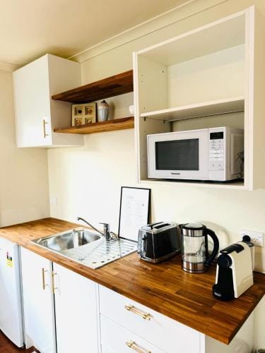 Logies Lodge Hotel in Auckland Region