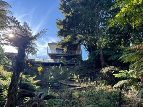 Gully Retreat Hotel in Hamilton