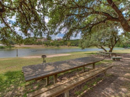 The Outlook POOL by 4.1 5bed 2bath Hotel in Texas