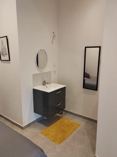 Agreable studio pres de cergy Hotel in Île-de-France