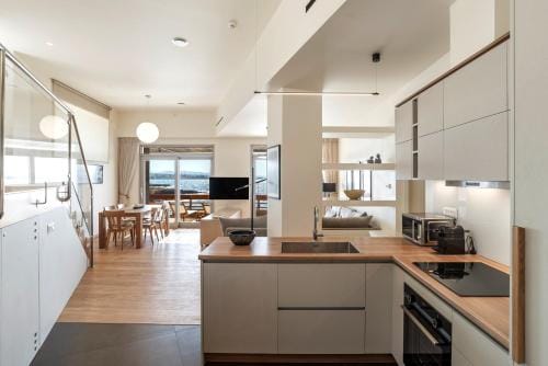 Kormoranos-Hydrobates Waterfront Villa Hotel in Chania