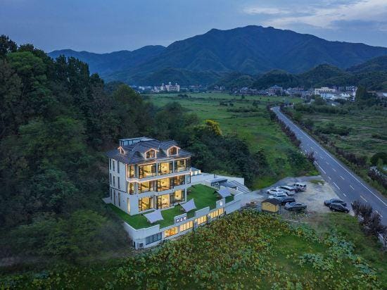Yunshang Grassland Xixia Parent-childcamping Light Luxury Holiday Villa Hotel in Hangzhou