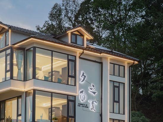 Yunshang Grassland Xixia Parent-childcamping Light Luxury Holiday Villa Hotel in Hangzhou