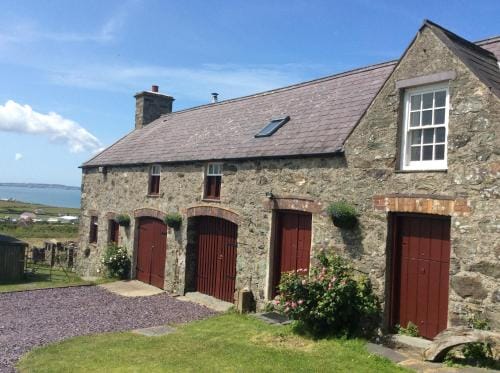 The Loft barn apartment - Pen y Graig Church Bay sea views near beach No Pets Hotel in Cylch-y-Garn
