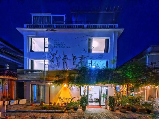 Xingyuehai Homestay Hotel in Shenzhen