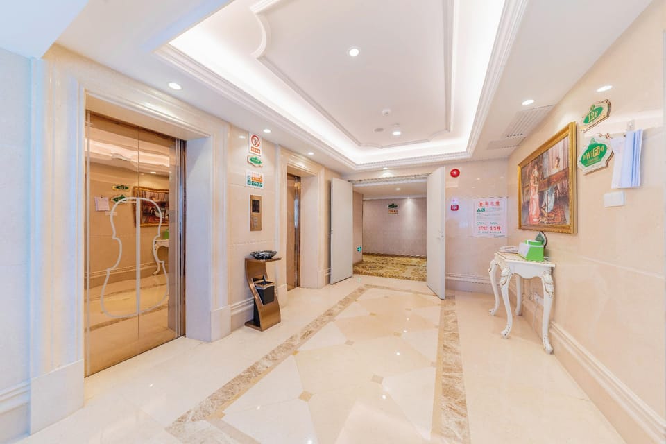 Vienna Classic Hotel Guangdong Huizhou Dahuxi Shuidong Street Hotel in Guangdong