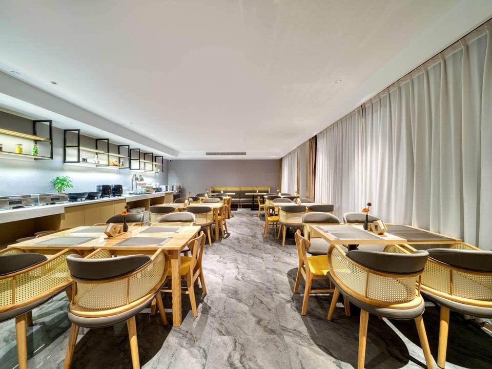 Vienna Classic Hotel Zhejiang Shaoxing North Station Hotel in Hangzhou