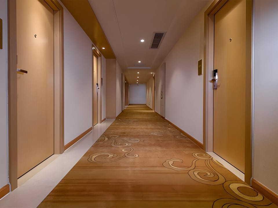 Vienna 3 Best Hotel Dongguan Shipai Bus Station Hotel in Guangzhou