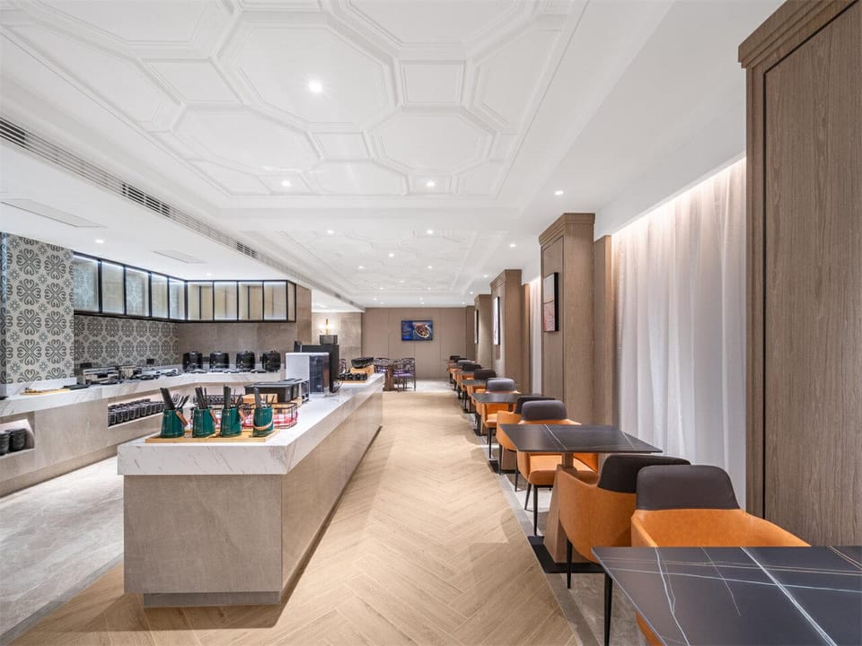 Vienna International Hotel Lianyungang Haizhou Park Oriental Lingxiu Hotel in Jiangsu