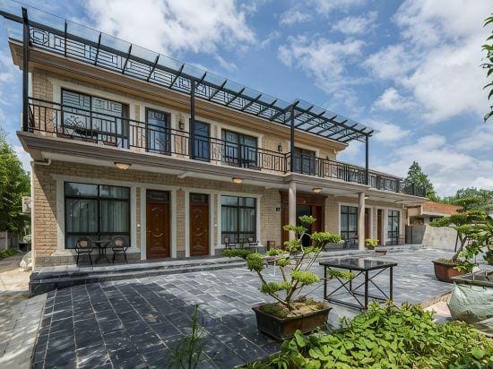 Junjun Xiaoyuan Homestay Hotel in Shanghai