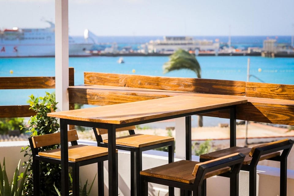 Ocean Nomads Coworking Hostel in Los Cristianos
