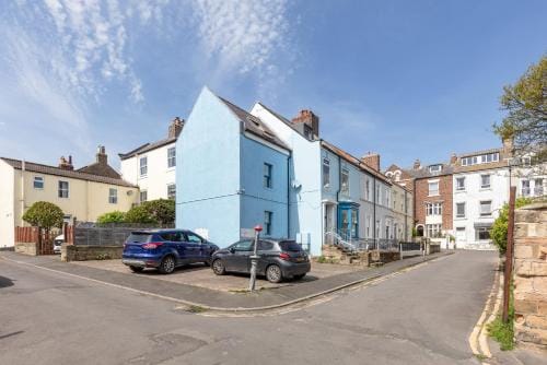 Capsule Rooms, FREE PRIVATE PARKING Hotel in England