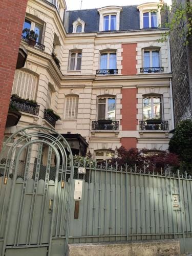 1 Square du Docteur Blanche - Paris 16 Hotel in Paris