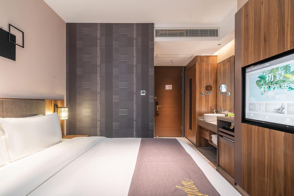 Home Inn Plus Fuzhou Dongjiekou Sanfang Qixiang Sanshan Building Hotel in Fujian