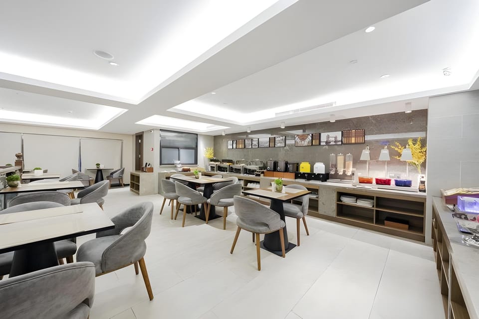 Home Inn Plus Xinchang Great Buddha Temple Scenic Area Ocean City Hotel in Zhejiang