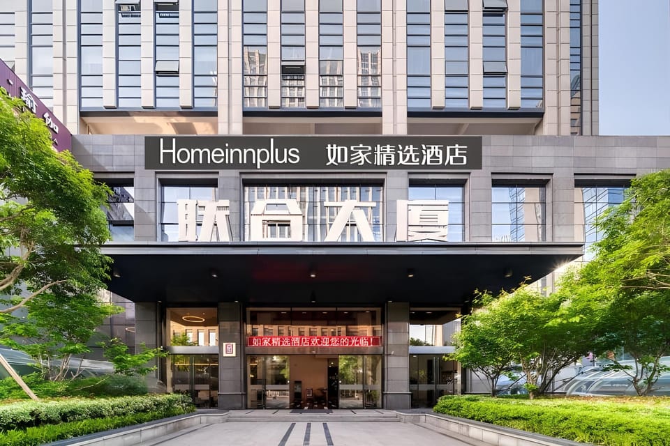 Home Inn Plus Shaoxing Luxun's Hometown Jinghu Fenglin Road Metro Station Hotel in Hangzhou