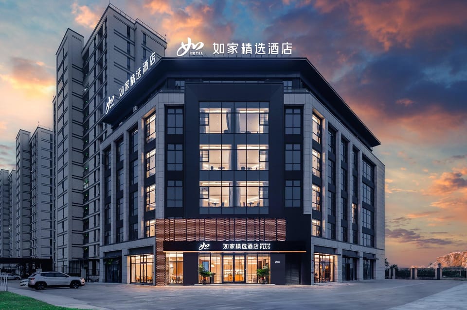 Home Inn Plus Shaoxing Binhai New Town Hotel in Zhejiang