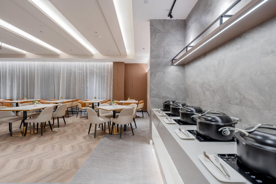 Home Inn Plus Shaoxing Binhai New Town Hotel in Zhejiang