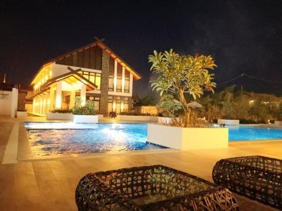Jml's Podroyale Near Mactan Hotel in Lapu-Lapu City