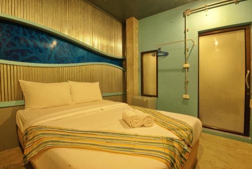 Seabox Khaolak Hostel Hostel in Khuekkhak